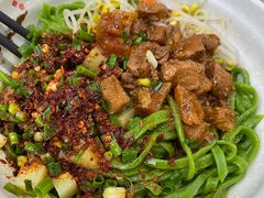 油泼精肉臊子面-手擀菠菜面(西康路店)
