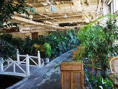 -红栌温泉山庄生态美食餐厅