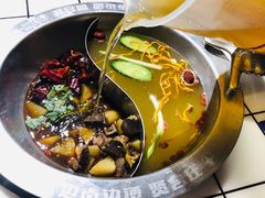 卤味牛杂鸳鸯锅-喜悦小串丹东小黄牛海鲜烧烤大排档(民主广场店)