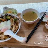 可以一直看里面在做烧肉的