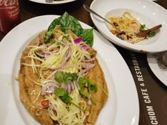 -Chom Cafe and Restaurant