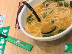 -蒙自源米线大王(东站店)