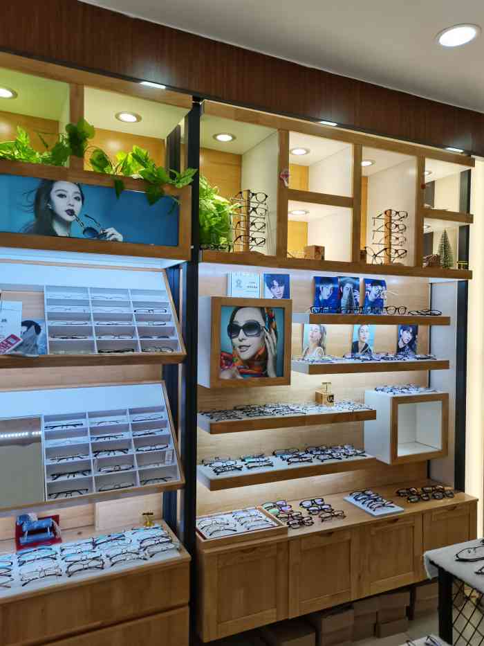 新视界眼镜店(百联徐汇店)-"感谢点评提供的免费试. 坐标:国妇婴对.