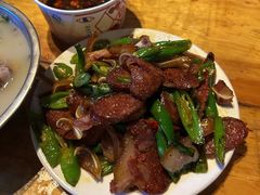 尖椒爆卤肉-胖娃滋补蹄花