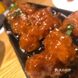 厌倦了千篇一律性冷淡风格，这家充满强烈复古感和古典主义的餐厅