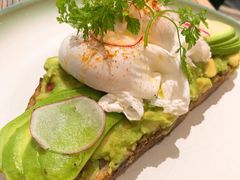 牛油果温泉蛋吐司-O'mills Sourdough Bakery&Bistro(永嘉路店)