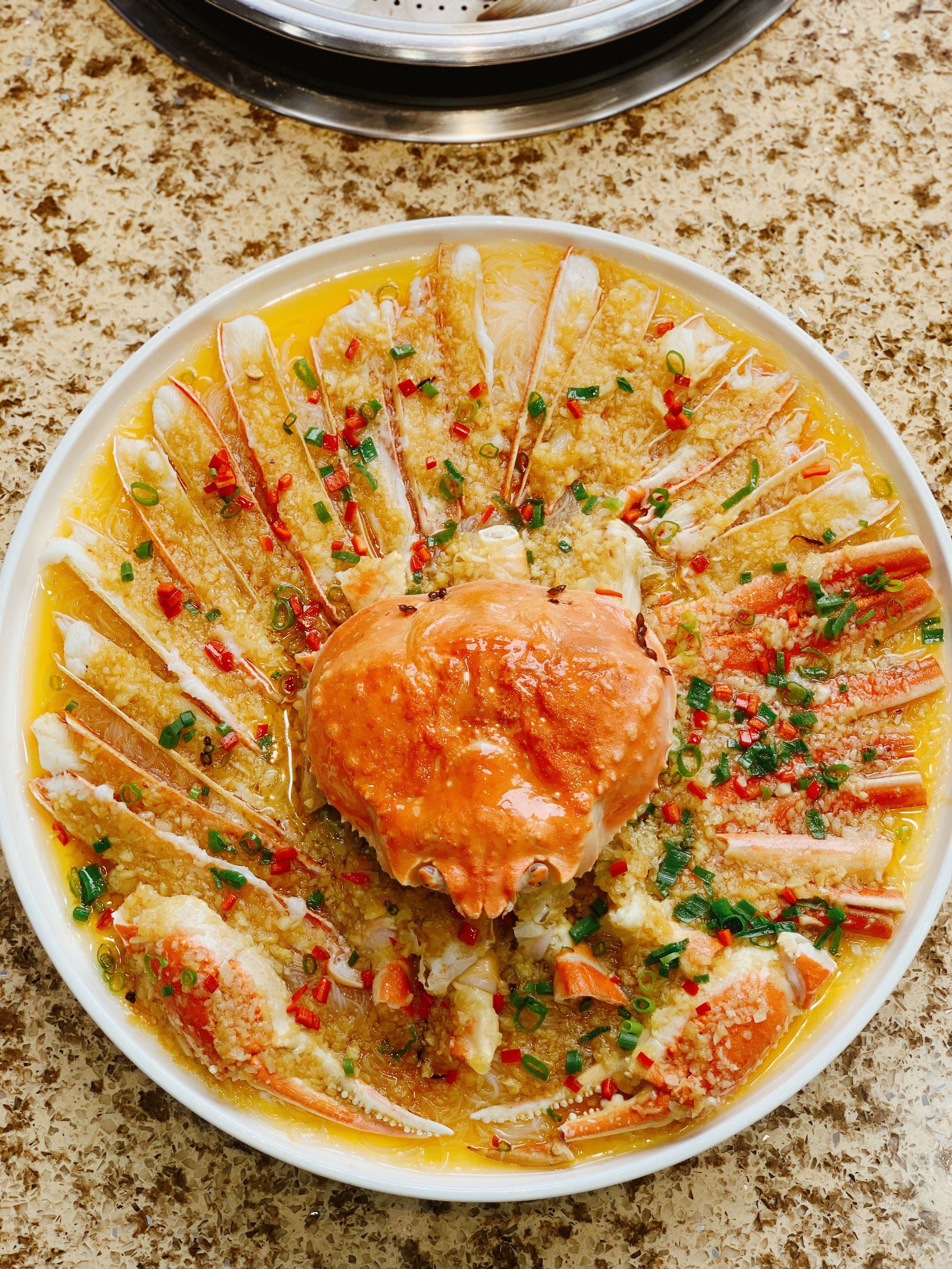 这是在山东日照吃的一顿海鲜盛宴了算,老板娘很热情,推荐了几个主打菜