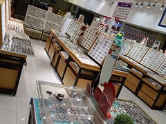 -美式眼镜·授权蔡司.依视路.尼康.豪雅.明月(人民广场店)