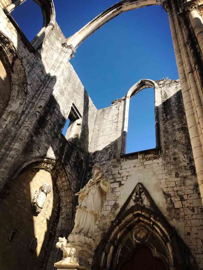 卡尔莫修道院-"卡尔莫修道院是葡萄牙里斯本的一座历史建筑.