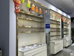 -视野联行眼镜•蔡司•依视路(温江店)