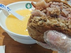 -老天桥酱肉烧饼夹肘子(天桥店)