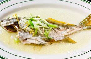 Steamed Three-Cut Fish with Oil and Salt