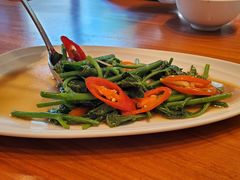 -Chom Cafe and Restaurant