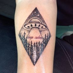 手臂-怪咖纹身刺青