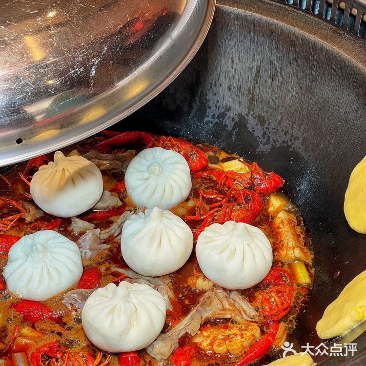 不用长途跋涉，吃到了东北味的铁锅炖