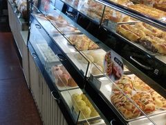 面包甜点陈列柜-Caidie Bakery采蝶轩(百越店)