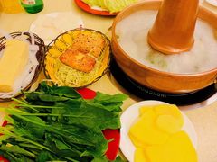 -洞庭洲·防空洞火锅·烧烤·铜锅涮肉(新百广场店)