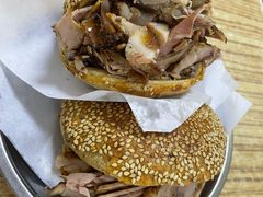 烧饼夹肘子肉-老四烧饼铺(丽源路店)