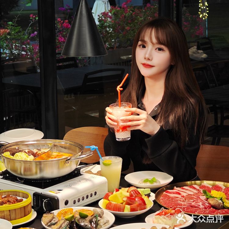 在亚龙湾!这自助你就吃吧!一吃一个不吱声