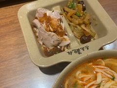 -亮亮面馆(经六路店)