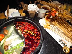 -两三事小郡肝串串香火锅(桂庙店)