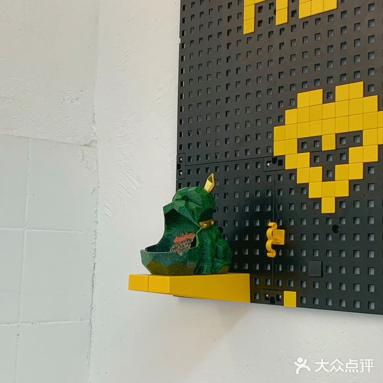 废墟里的超酷机车咖啡店🛺就是开着玩儿