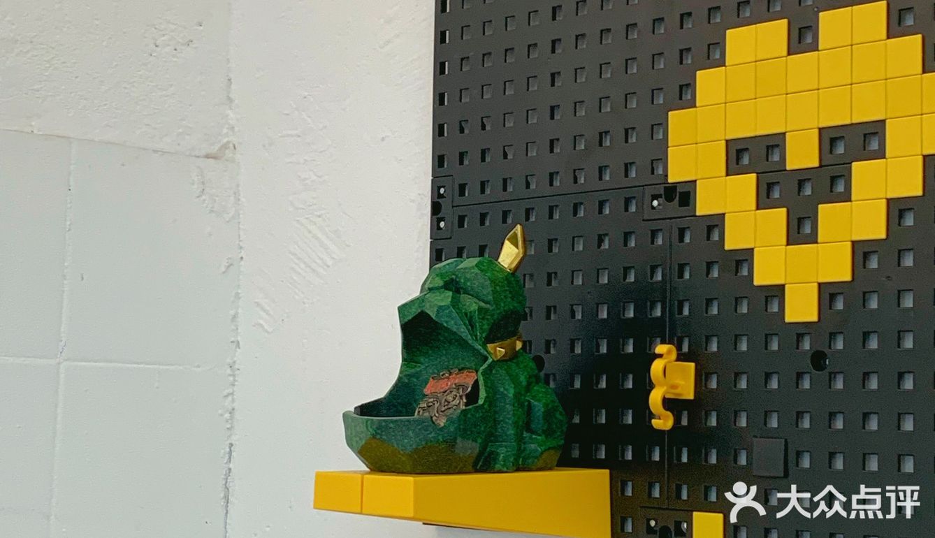 废墟里的超酷机车咖啡店🛺就是开着玩儿