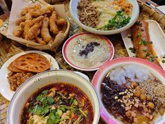 -爆炸头阿姨小四川正宗川味小吃(无任何分店)