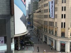 -瑞尔齿科(南京东路名人诊所)