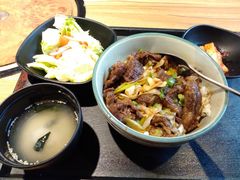 牛筋饭-炼火烤肉店