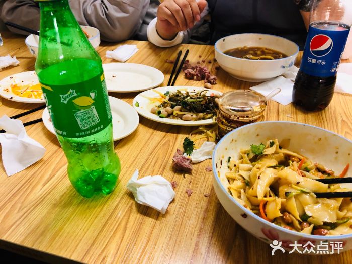 孟家刀削面图片