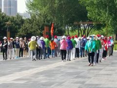 晨练人们-长春公园(普阳街道)