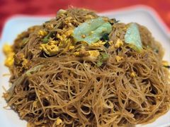 鸡蛋炒米粉-先鲜鲫鱼粥