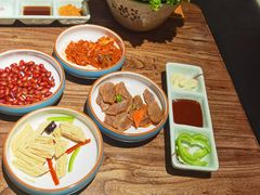 -明洞阿姨·韩式酱蟹烤肉·创意料理(三元桥店)