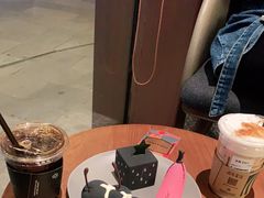 -星巴克臻选(上海虹桥新天地三店)
