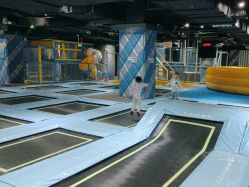 -反弹蹦床公园·亲子乐园·团建·派对(青岛融创茂店)