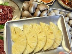 -围炉肉舍•炭烤活鳗•丹东海鲜烤肉(步行街店)