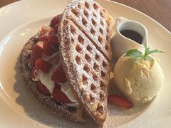 -ROAST coffee & eatery