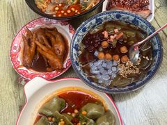 -爆炸头阿姨小四川正宗川味小吃(无任何分店)
