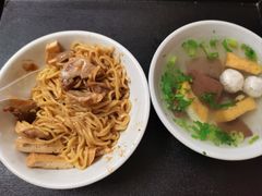 -松树干拌面店