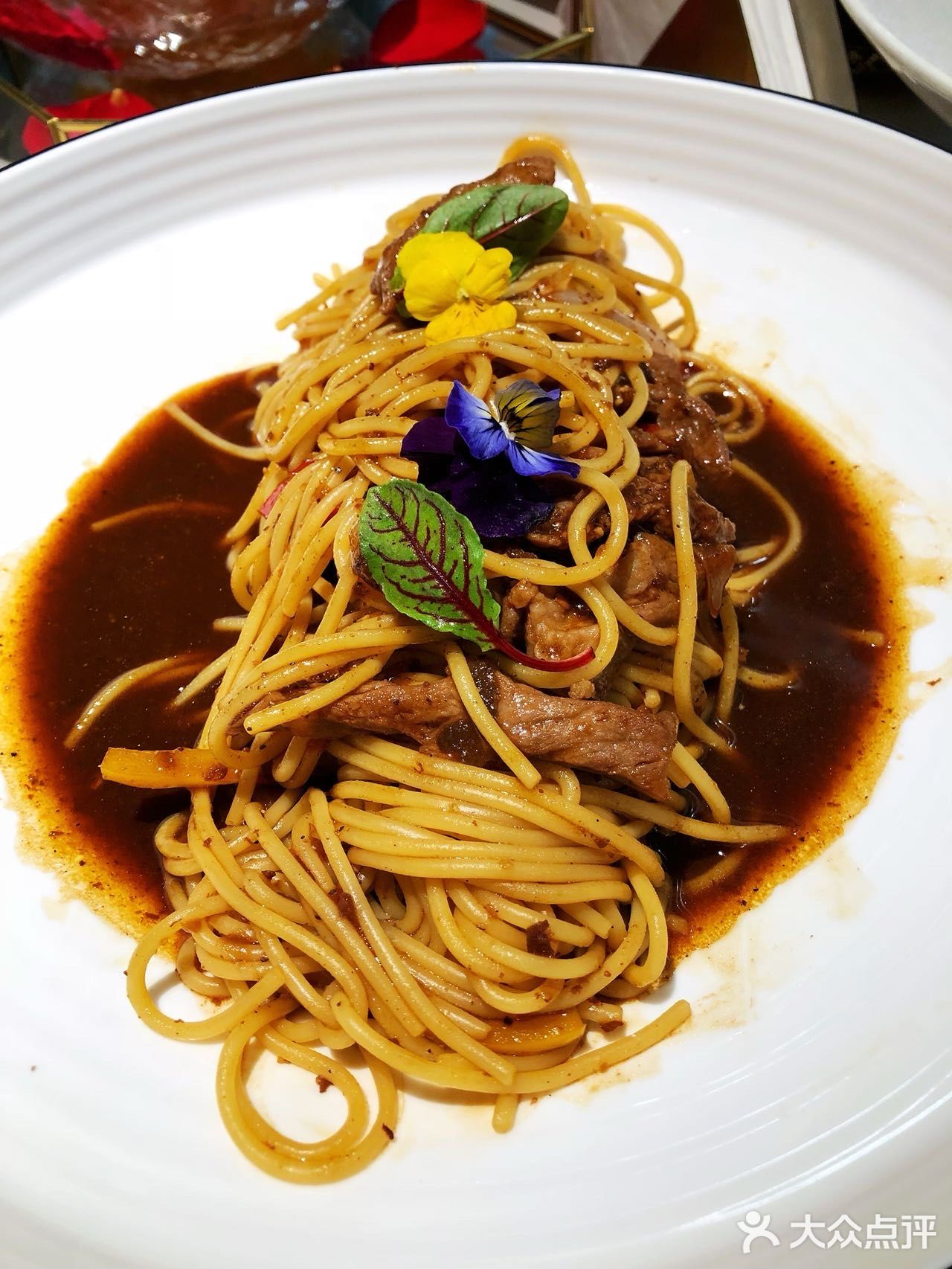 这次朋友定了位置，特意避开饭点