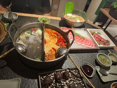 -三出山火锅(南京万象天地店)