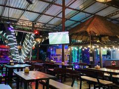 -Green Tree Rest. & Pub