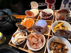 -菌自由丨野生菌火锅特色庭院餐厅(丽江古城店)