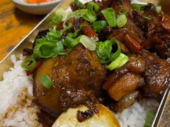 葱香海味红烧肉浇汁米饭-有肉食·虎九闽菜(798艺术区店)