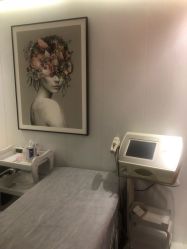 -LESSMORE科技头皮理容中心
