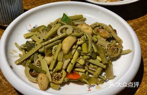 Sour Cabbage Stir-fried with Wild Fern