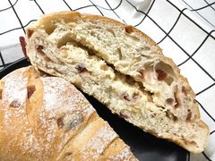 招牌三角芝士面包-Juicy Bakery(大学路店)