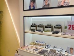 -J-Optical佳视明眼镜·蔡司视觉(青岛金茂览秀城店)