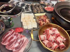 -围炉肉舍•炭烤活鳗•丹东海鲜烤肉(步行街店)